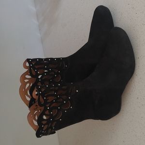 Black leather/suede boots